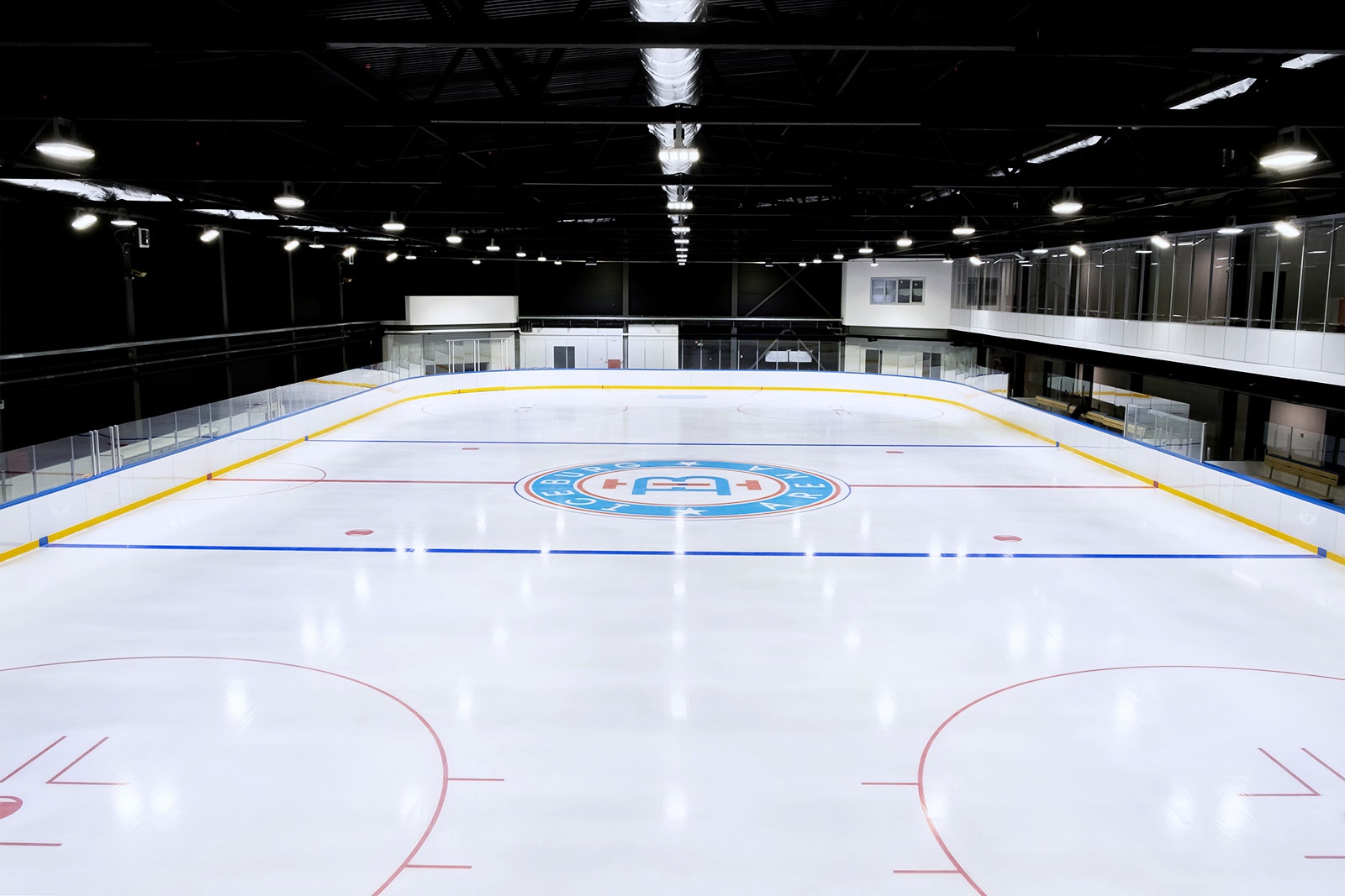 Массовое катание в СПб на коньках | ICEBURG ARENA